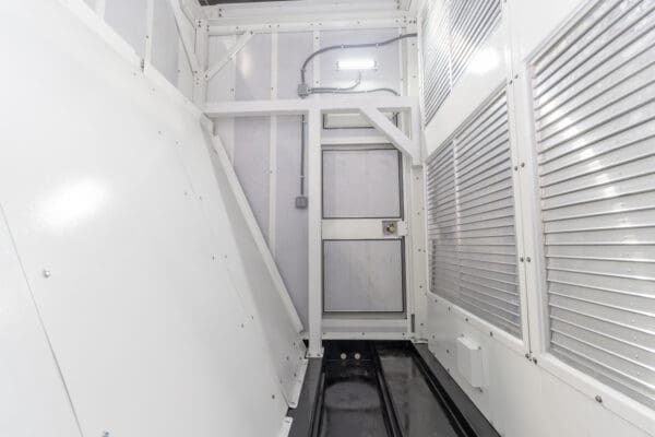 Enclosure-Internal-Features1